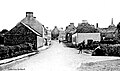 Plouédern : le Bas Bourg vers 1920 (carte postale).