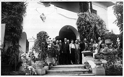 Une réunion d'amis et de famille au manoir de Păulești en 1937.