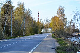 Die letzten Straßenkilometer; Seeufer und Leuchtturm Ossinowezki