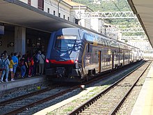 ETR 521 « Rock » à quai en gare de La Spezia Centrale. Il assure un train Regionale de La Spezia Migliarina à Levanto.