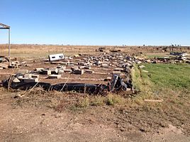 Trümmer eines gut verankerten Mobilheims, das vom ersten EF3-Tornado bei Pampa, Texas davongerisssen wure