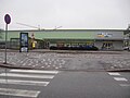 Vanha K-Supermarket -ruokakauppa lähellä metroasemaa