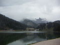 Il Lago di Misurina sotto un manto di nuvole.