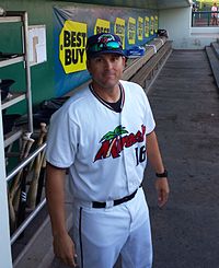 Doug Mientkiewicz som tränare i farmarklubben Fort Myers Miracle 2014.