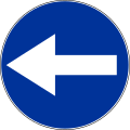 Nakaz skrętu w lewo przed/Left turn only