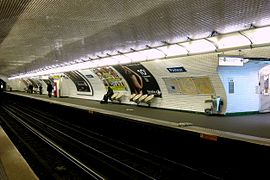 Les quais de la station sur la ligne 6.