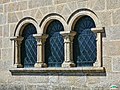 Arcos y columnas románicas de la fachada lateral