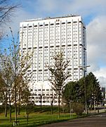 La Faculté de médecine et de sciences de la santé.