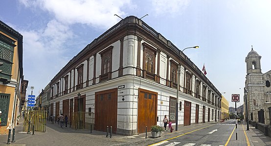 Casa de las 13 puertas, Jirón Áncash. Lima. Por Gatodemichi Licencia: CC-BY-SA-4.0