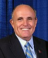 Rudy Giuliani, ancien maire de New York (1er janvier 1994 – 31 décembre 2001) et candidat aux primaires républicaines lors de l'élection présidentielle américaine de 2008[18].