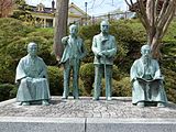 函館四天王像。左から今井市右衛門、平田文右衛門、渡邊熊四郎（初代）、平塚時蔵。