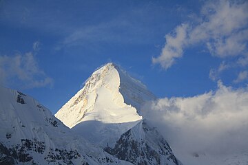 פסגת Khan Tengri היא הנקודה הגבוהה ביותר בקזחסטן.