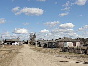 Вид главной улицы деревни Климшин Бор. Май 2013 года