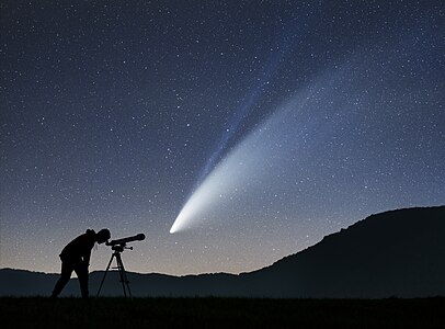 4. Platz mit 237 Stimmen „Photo of a comet from Konska near Žilina on 15.08.2020.“ von Palonitor / CC-BY-SA 4.0