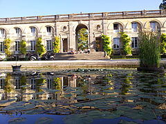 Pavillon de l'ancienne serre, donnant sur le jardin botanique.