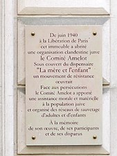 Plaque sur l'immeuble.