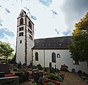 Kirche und Friedhof von Norden im Jahr 2011