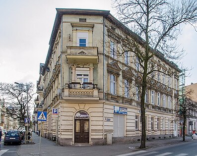 Facade seen from the street intersection