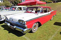 Fairlane 500 de 1960-61 de construction australienne avec calandre révisée