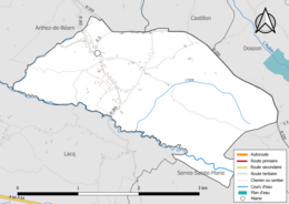 Carte en couleur présentant le réseau hydrographique de la commune