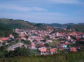 Bairro Green Valley, no primeiro distrito de Rio Bonito, próximo ao centro do município