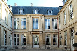 Hôtel de Guénégaud (1651-1653), único hôtel particulier de Mansart que se conserva intacto.[14]​