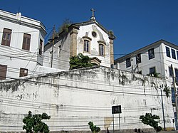 Igreja de São Francisco da Prainha, situada no bairro.