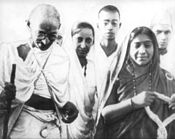 Mahatma Gandhi (left) and Sarojini Naidu (right)