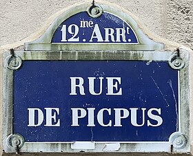 Voir la plaque.