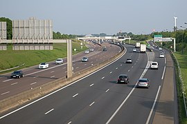 Vue de l'autoroute A5a et de la sortie 10a pour l'accès ouest de Lieusaint et Carré Sénart.