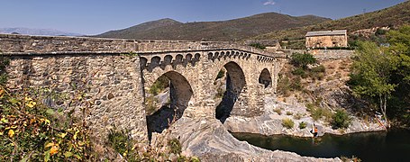 Le pont génois de la RN 200 Vue du côté Aval de la rive Sud.