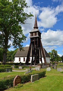 Alvesta kyrka och klockstapel