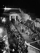 Photo de presse, queue de spectateurs un soir de gala.