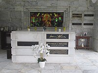 Tomb of Fernandez and his wife Soledad, with that of their family on the background