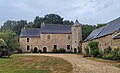 Manoir de la Touche-Carné y compris façades et toitures des communs et de la métairie