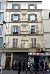 No 53 : façade d'immeuble.