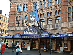 Mars 2004 : à l'affiche du Palace Theatre à Londres