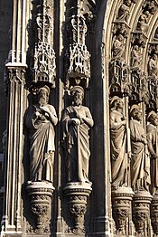 Sculptures of the Apostles in the archivoltes