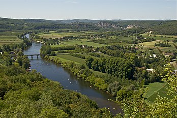 La Dordogne à Domme, en Périgord noir (Aquitaine). (définition réelle 3 062 × 2 038)