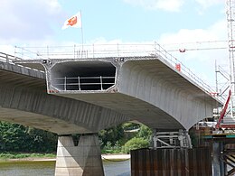 Doblado del puente del Cadre Noir de Saumur, construit con voladizo simétrico