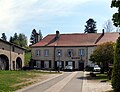 Mairie dans la partie ouest du château (façade nord)