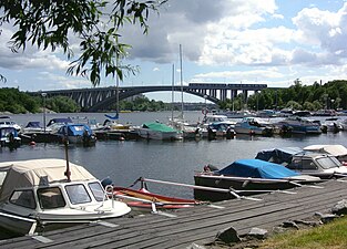 Fritidsbåtar i Ulvsundasjön vid Minneberg