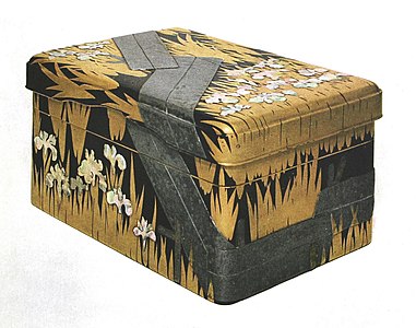 Ogata Kōrin, écritoire aux huit ponts[13], 1700, bois laqué noir, doré, maki-e, nacre, bandes d'argent et de plomb corrodé, 27,3 cm, musée national de Tokyo.