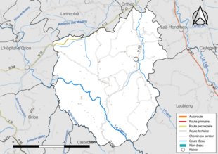 Carte en couleur présentant le réseau hydrographique de la commune