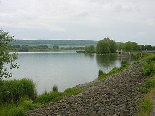 Staudamm und Stausee