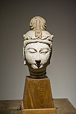 Cabeza de granito de bodhisattva. Dinastía Silla unificada, Corea del Sur.