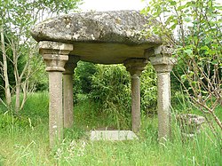 Image illustrative de l’article Dolmen de la Madeleine (Lessac)