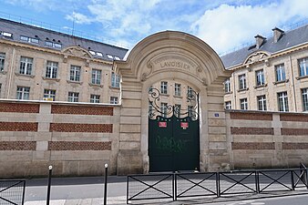 L'arrière du lycée Lavoisier.