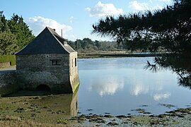 A tide mill in Le Héro