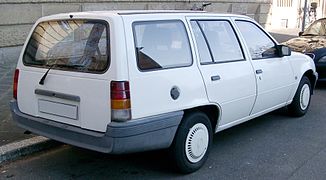 Opel Kadett E break Caravan (arrière)